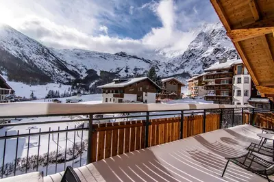 Ein allgemeiner Bergblick oder ein Berglick von der Ferienwohnung aus