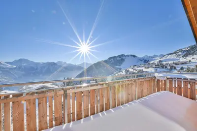 Ein allgemeiner Bergblick oder ein Berglick von der Ferienwohnung aus