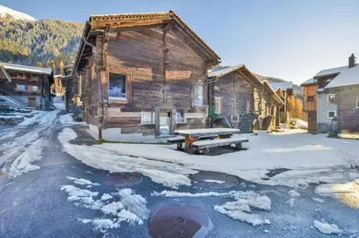 Ein allgemeiner Bergblick oder ein Berglick von des Chalets aus