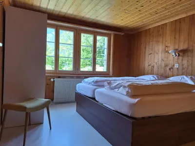 Ein Bett oder Betten in einem Zimmer der Unterkunft Chalet Engi Apt 1 for up to 8 People