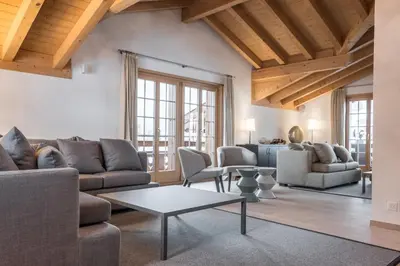 Ein Sitzbereich in der Unterkunft Chalet La Gioventu - GRIWA RENT AG