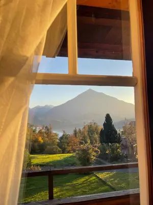 Ein allgemeiner Bergblick oder ein Berglick von des Chalets aus