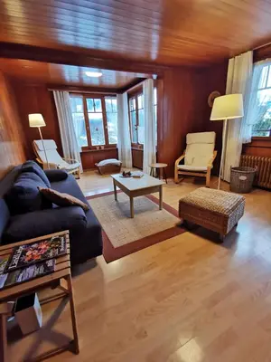 Ein Sitzbereich in der Unterkunft Chalet Edelweiss Sigriswil