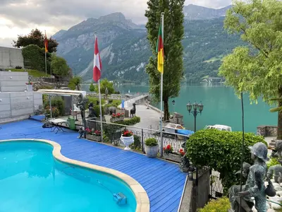 Der Swimmingpool an oder in der Nähe von Alpenblume - Direct lake view