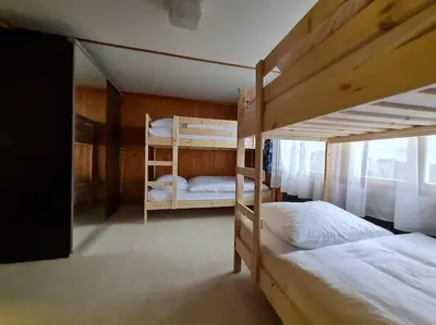 Ein Bett oder Betten in einem Zimmer der Unterkunft Chalet Engi Apt 2 for up to 6 People