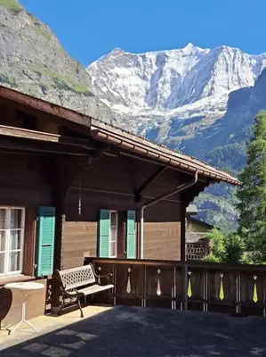 Ein allgemeiner Bergblick oder ein Berglick von der Ferienwohnung aus