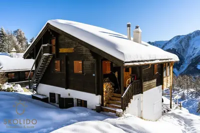Ein allgemeiner Bergblick oder ein Berglick von der Ferienwohnung aus
