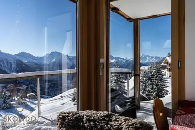 Ein allgemeiner Bergblick oder ein Berglick von der Ferienwohnung aus