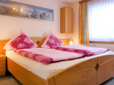 Ein Bett oder Betten in einem Zimmer der Unterkunft Apartment Mont-Blanc-2 by Interhome