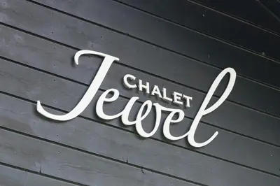 Ein Zertifikat, Auszeichnung, Logo oder anderes Dokument, das in der Unterkunft Jewel Duplex ausgestellt ist