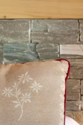 Ein Sitzbereich in der Unterkunft Hôtel de charme la Poste