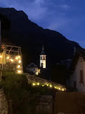 Ein allgemeiner Bergblick oder ein Berglick von der Ferienwohnung aus