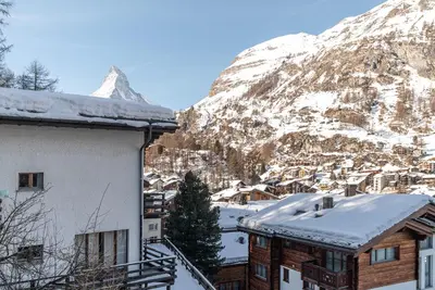 Ein allgemeiner Bergblick oder ein Berglick von der Ferienwohnung aus