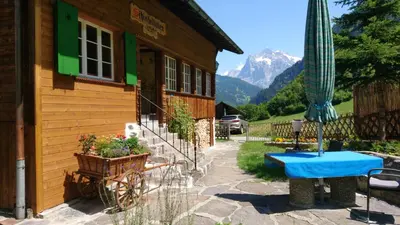 Ein allgemeiner Bergblick oder ein Berglick von des Ferienhauses aus
