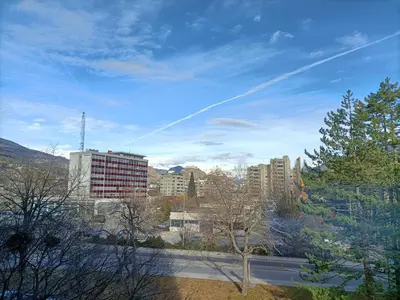 Ein allgemeiner Bergblick oder ein Berglick von der Ferienwohnung aus