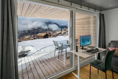 Ein allgemeiner Bergblick oder ein Berglick von der Ferienwohnung aus