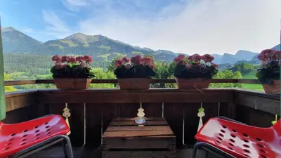 Ein allgemeiner Bergblick oder ein Berglick von der Ferienwohnung aus