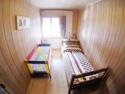 Ein Bett oder Betten in einem Zimmer der Unterkunft Gemütliche Ferienwohnung im Berner Oberland
