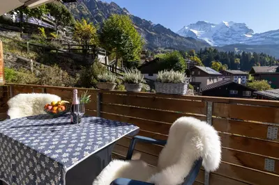 Ein allgemeiner Bergblick oder ein Berglick von der Ferienwohnung aus