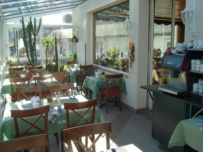 Ein Restaurant oder anderes Speiselokal in der Unterkunft Vista Resort Hostel