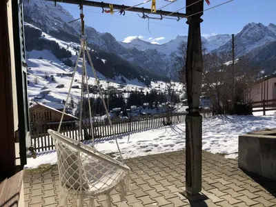 Ein allgemeiner Bergblick oder ein Berglick von der Ferienwohnung aus