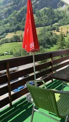 Ein allgemeiner Bergblick oder ein Berglick von der Ferienwohnung aus