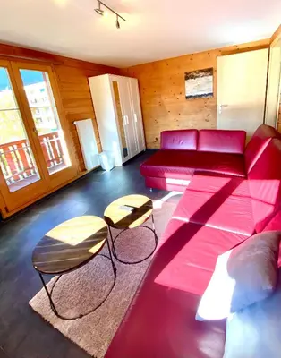Ein Sitzbereich in der Unterkunft Apartments Chalet Tatyana