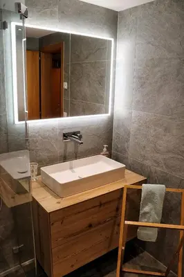 Ein Badezimmer in der Unterkunft Chalet Morgane