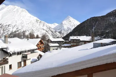Ein allgemeiner Bergblick oder ein Berglick von der Ferienwohnung aus
