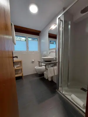 Ein Badezimmer in der Unterkunft Modernes Studio Zermatt