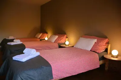 Ein Bett oder Betten in einem Zimmer der Unterkunft Mayers Swiss House, private home for 2-6 guests