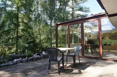 Ein Garten an der Unterkunft Chalet Finkenwiese