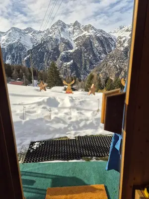 Ein allgemeiner Bergblick oder ein Berglick von der Ferienwohnung aus