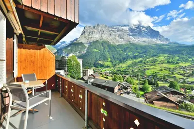 Ein allgemeiner Bergblick oder ein Berglick von der Ferienwohnung aus