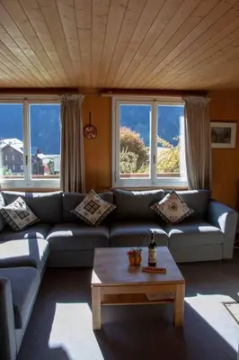 Ein Sitzbereich in der Unterkunft Chalet Caroline