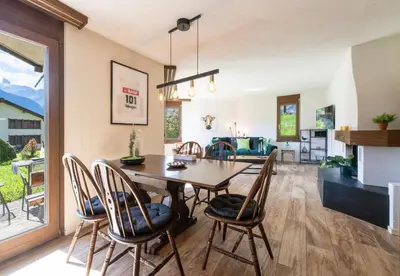 Ein Sitzbereich in der Unterkunft Chalet Petunia