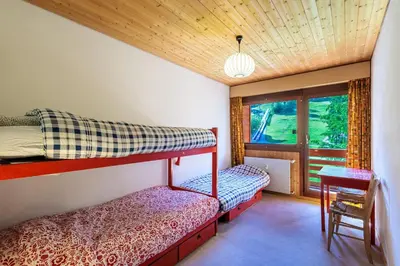 Ein Bett oder Betten in einem Zimmer der Unterkunft Superbe appartement, en 2 parties, au centre d'Anzère