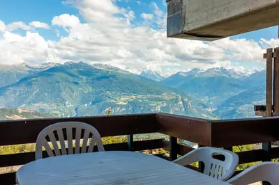 Ein allgemeiner Bergblick oder ein Berglick von der Ferienwohnung aus