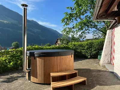 Ein allgemeiner Bergblick oder ein Berglick von des Chalets aus