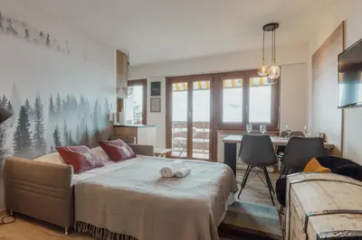 Ein Bett oder Betten in einem Zimmer der Unterkunft Studio rénové avec vue imprenable sur les Alpes
