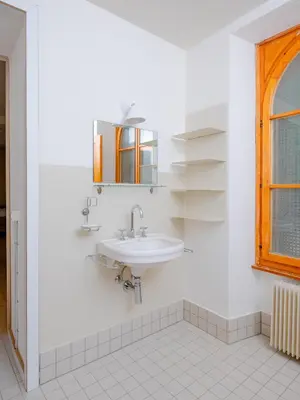 Ein Badezimmer in der Unterkunft Grand Hotel du Cervin - Auberge de jeunesse et spa