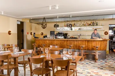 Lounge oder Bar in der Unterkunft Grand Hotel du Cervin - Auberge de jeunesse et spa