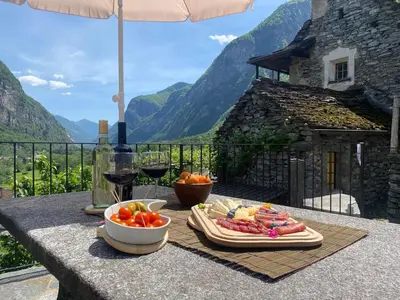 Ein allgemeiner Bergblick oder ein Berglick von der Ferienwohnung aus
