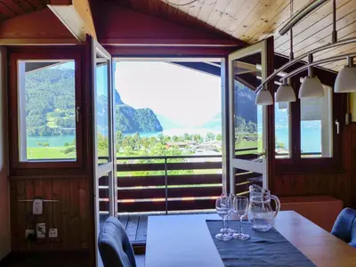 Ein allgemeiner Bergblick oder ein Berglick von der Ferienwohnung aus