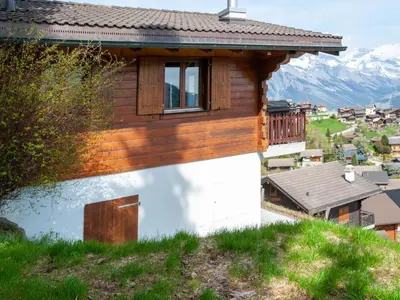 Ein allgemeiner Bergblick oder ein Berglick von des Chalets aus