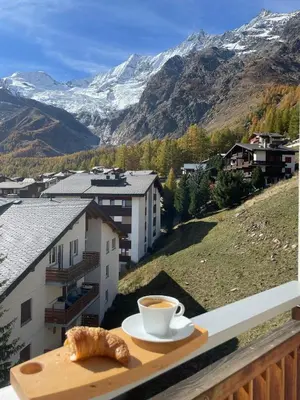 Ein allgemeiner Bergblick oder ein Berglick von der Ferienwohnung aus