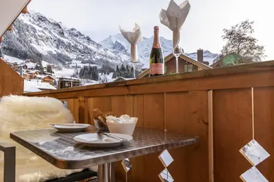 Ein allgemeiner Bergblick oder ein Berglick von der Ferienwohnung aus