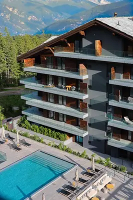 Der Swimmingpool an oder in der Nähe von Six Senses Crans-Montana