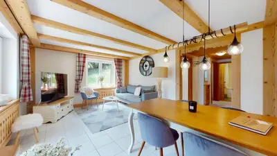 Ein Sitzbereich in der Unterkunft Cosy apartment surrounded by nature in Varen - Salgesch region