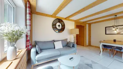 Ein Sitzbereich in der Unterkunft Cosy apartment surrounded by nature in Varen - Salgesch region